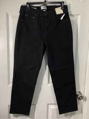 Universal Thread slim , mid rise Black  Straight Leg Women's Jeans NWT.